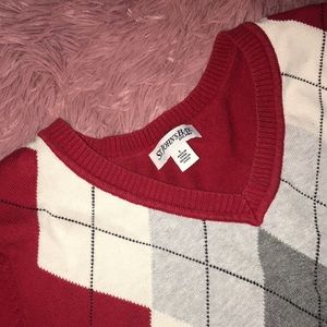 from St John’s Bay, L, red,white, and grey.